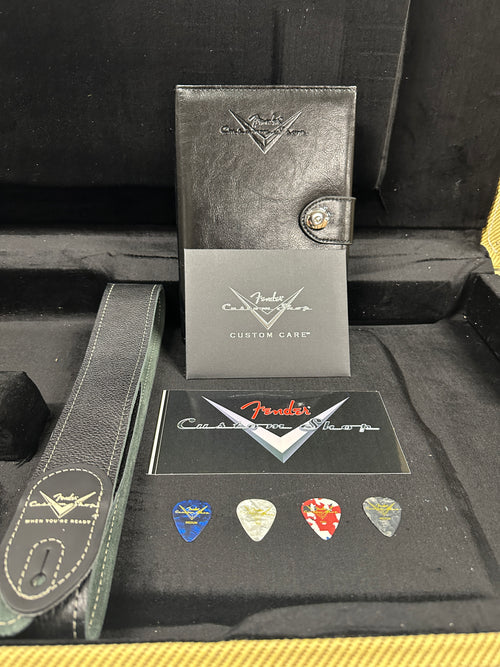 Fender Custom Shop Empire 58 Precision Bass Journeyman Relic - Aged Chocolate 3-Tone Sunburst #90325