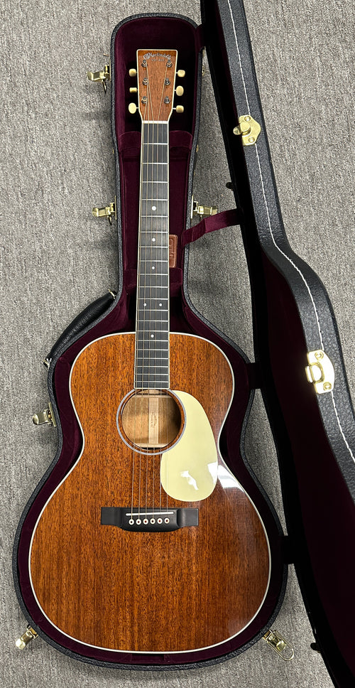 Used Martin Custom Shop 00-18 Mahogany Slope Shoulder #06764 with Original Hard Case