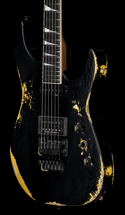 Jackson Custom Shop Korina DK HS FR Heavy Relic - Black over Graffiti Yellow #20654 (Empire Music Spec)