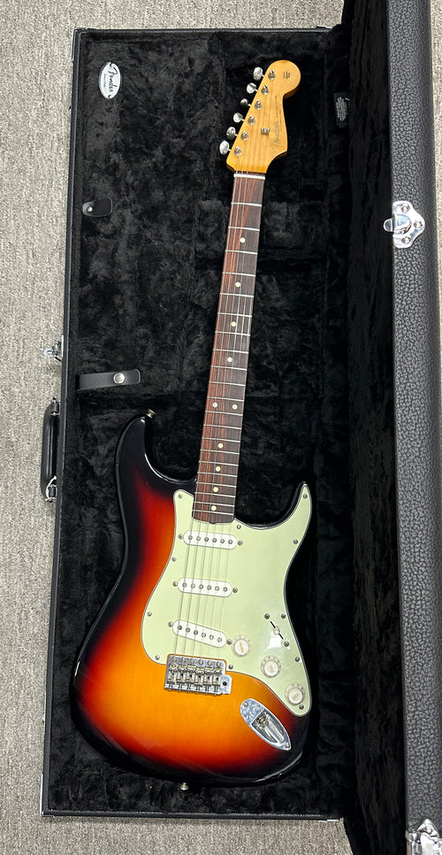 Used Fender Dealer Exclusive Vintera II Road Worn '60s Stratocaster (2026) - 3-Color Sunburst #40988 with Original Hard Case
