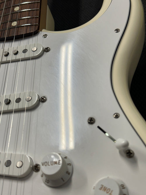 Used Fender Classic Series 70s Stratocaster (2014) - Olympic White #78005 with Original Gig Bag