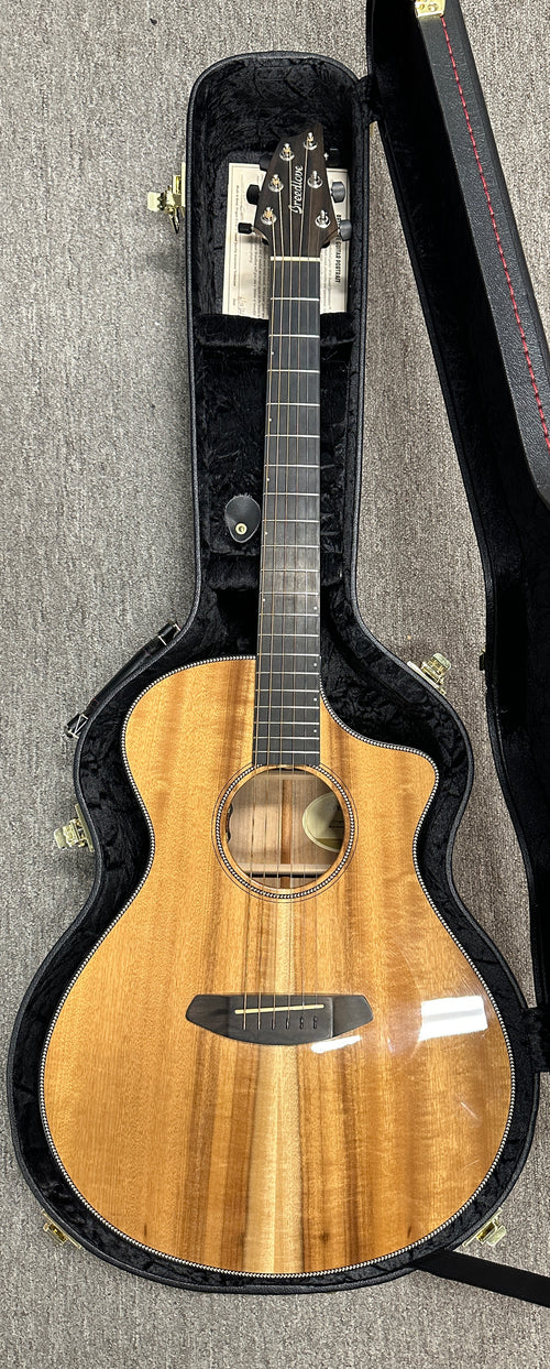 Used Breedlove Oregon Concert CE Myrtlewood (2022) - Natural #27697 with Original Hard Case