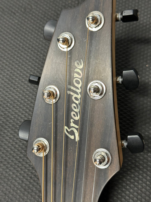 Used Breedlove Oregon Concert CE Myrtlewood (2022) - Natural #27697 with Original Hard Case