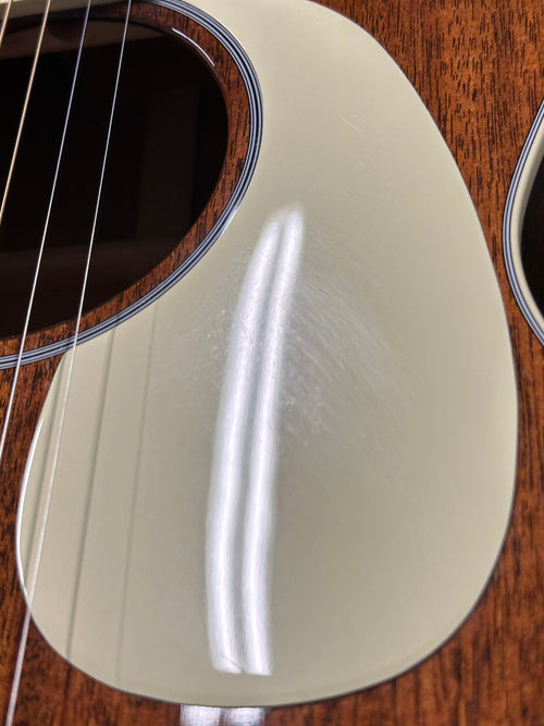 Used Martin Custom Shop 00-18 Mahogany Slope Shoulder #06764 with Original Hard Case