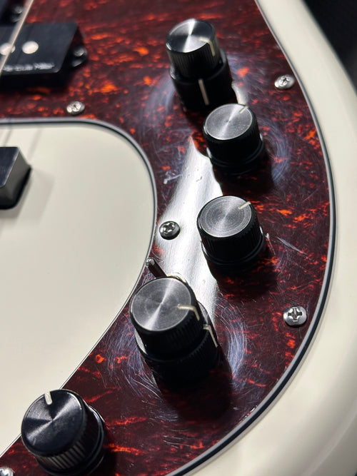 Used Sire Marcus Miller P7 (2021) - Antique White #60399 with Hard Case