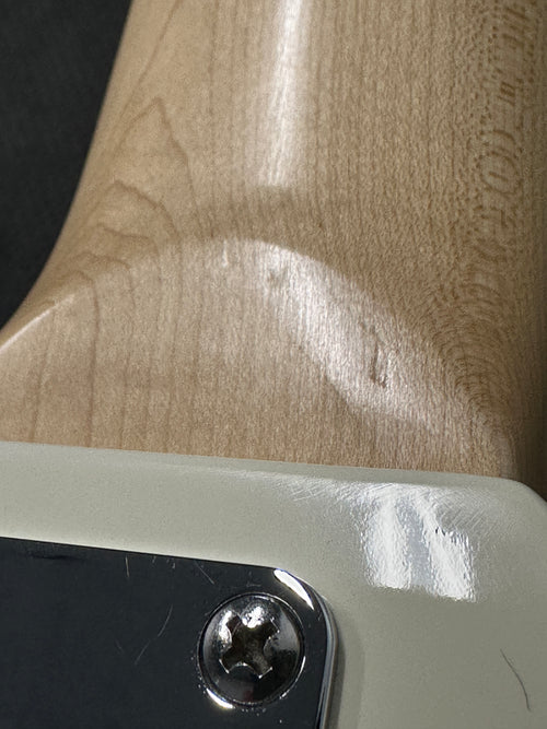 Used Sire Marcus Miller P7 (2021) - Antique White #60399 with Hard Case