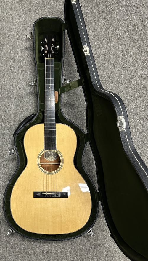 Used Collings 00-1A Adirondack Spruce #28335 with Original Hard Case