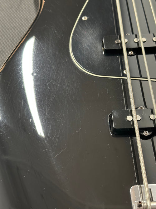Used Fender American Jazz Bass (2000-2003) - Black #85472 with Molded Hard Case