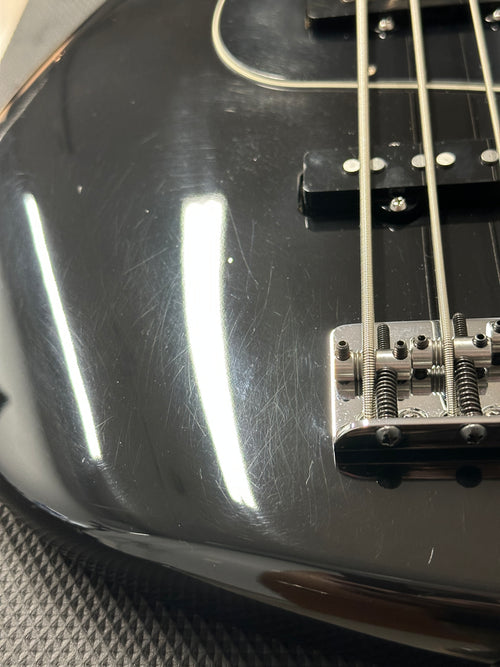 Used Fender American Jazz Bass (2000-2003) - Black #85472 with Molded Hard Case