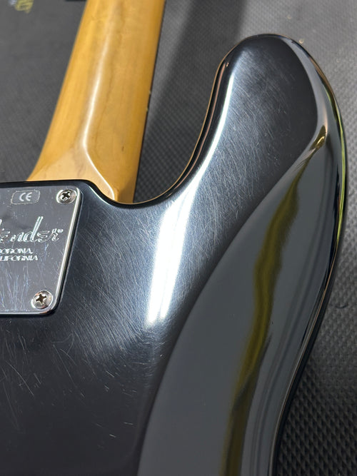 Used Fender American Jazz Bass (2000-2003) - Black #85472 with Molded Hard Case