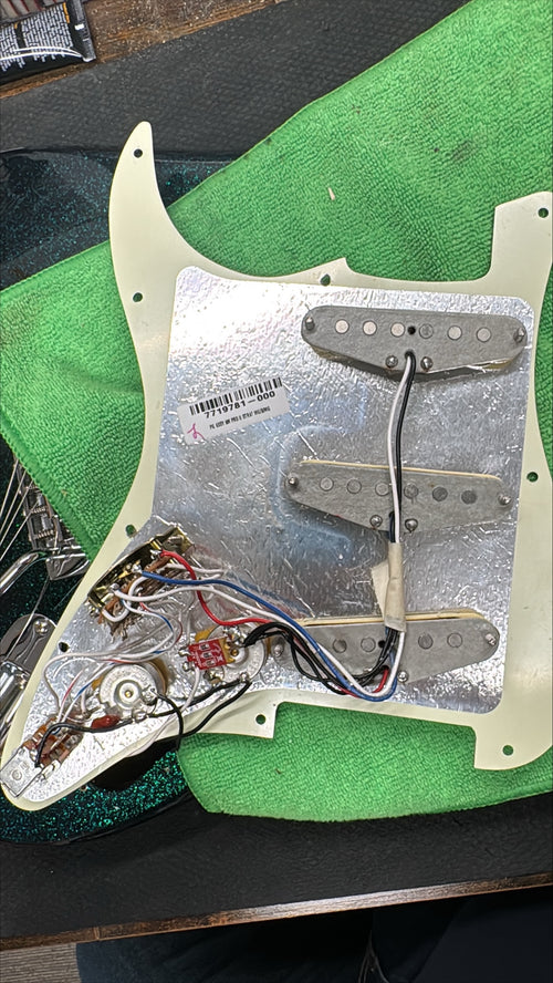 Used Fender Limited Edition Standard Stratocaster (2004) - Flip Flop Green Blue #03051