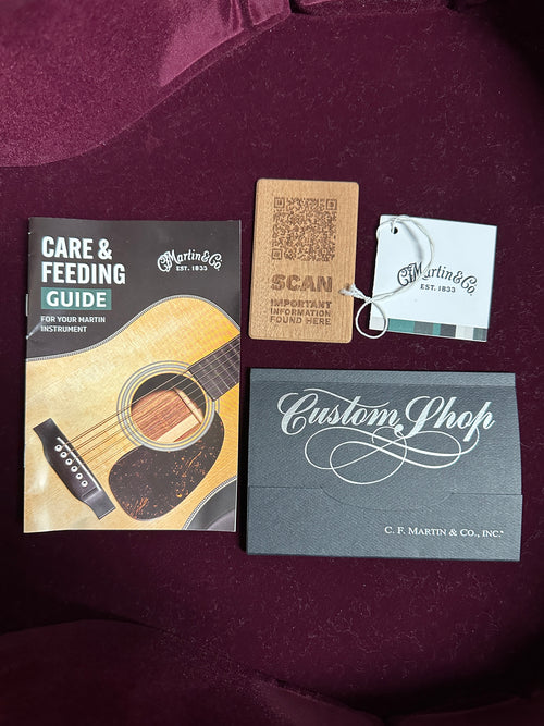 Used Martin Custom Shop 00-18 Mahogany Slope Shoulder #06764 with Original Hard Case