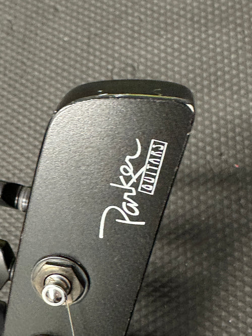 Used Parker Fly Deluxe (1994) - Black #126054BP with Original Gig Bag