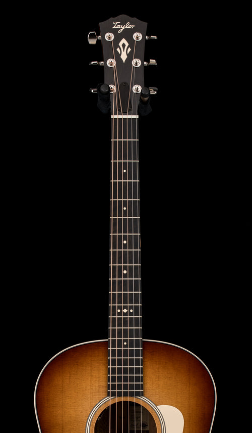 Taylor Gold Label 517e - Sunburst  #95022 (NAMM 2026)
