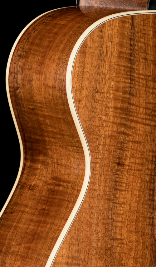 Taylor Benchmark Custom Gold Label Grand Concert Western Red Cedar and Hawaiian Koa #06098