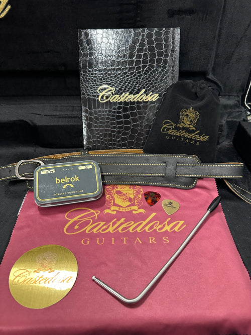 Castedosa Guitars Maravilla L-84 - Aged Gold Sparkle #486