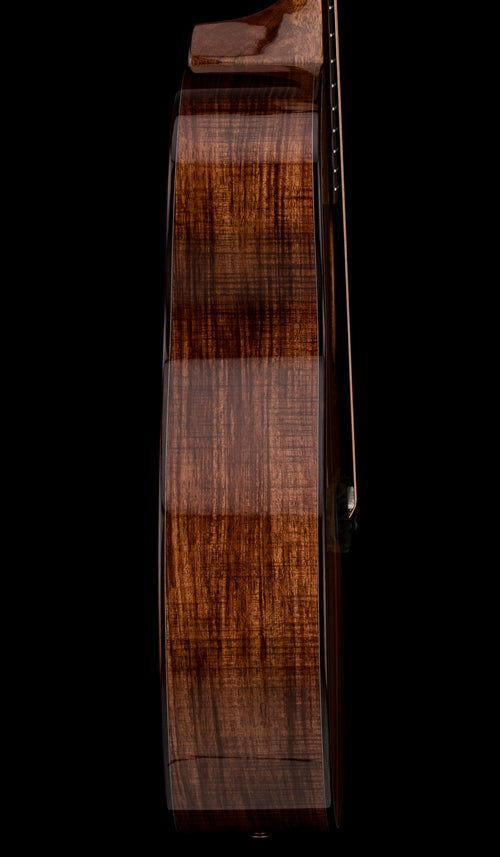 Taylor Custom Shop Gold Label SA Western Red Cedar/Tasmanian Blackwood #56102