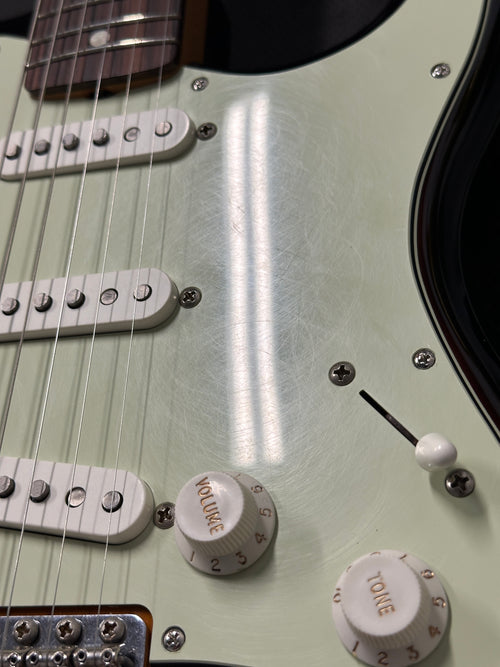 Used Fender Vintera III Late '60s Stratocaster (2026) - 3-Color Sunburst #18142 with Original Hard Case