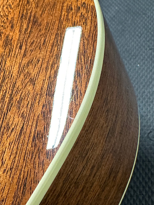 Used Martin Custom Shop 00-18 Mahogany Slope Shoulder #06764 with Original Hard Case