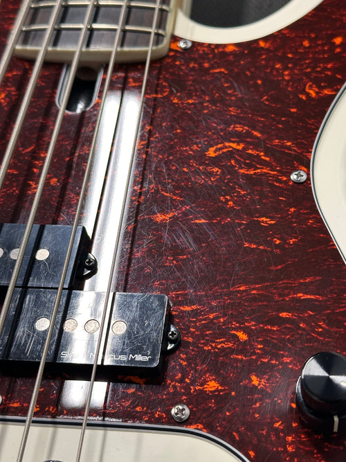 Used Sire Marcus Miller P7 (2021) - Antique White #60399 with Hard Case