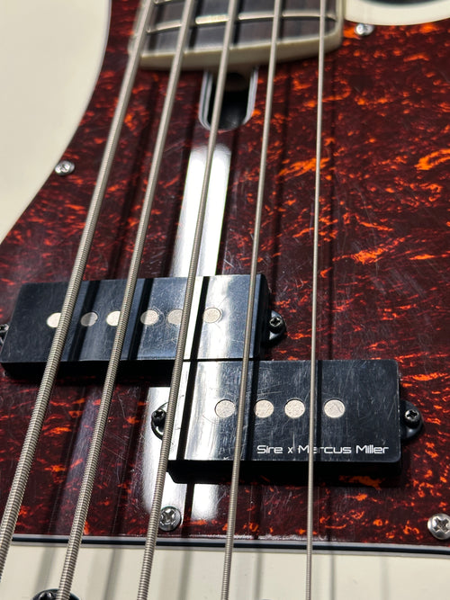 Used Sire Marcus Miller P7 (2021) - Antique White #60399 with Hard Case