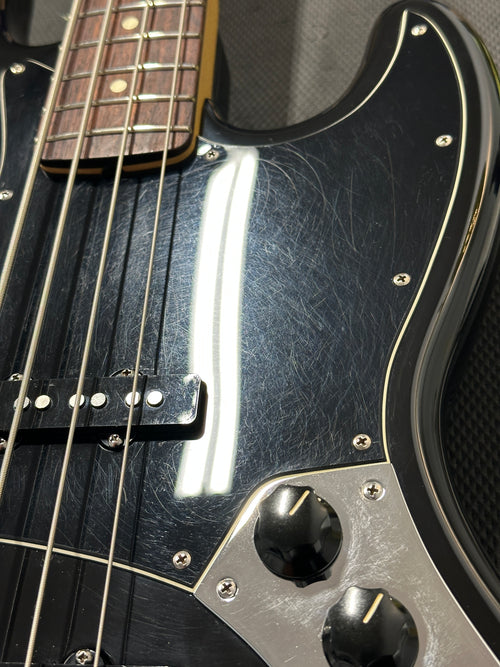 Used Fender American Jazz Bass (2000-2003) - Black #85472 with Molded Hard Case