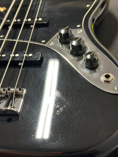 Used Fender American Jazz Bass (2000-2003) - Black #85472 with Molded Hard Case