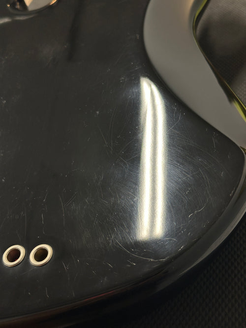 Used Fender American Jazz Bass (2000-2003) - Black #85472 with Molded Hard Case